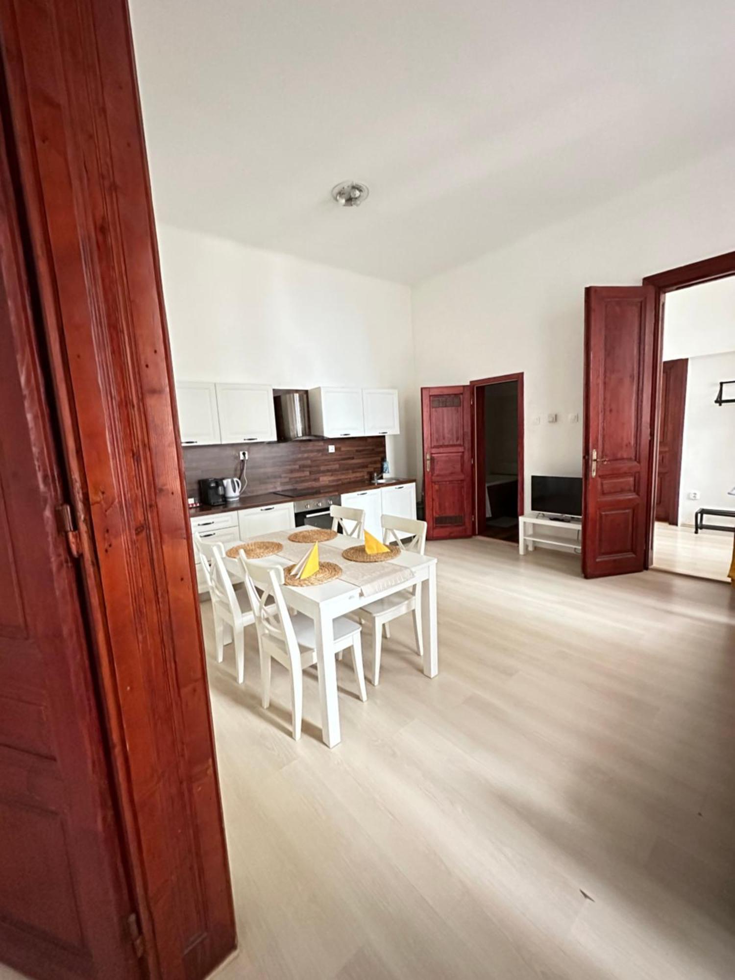 Apartment In Historical Part - Old Town Top Address براتسيلافا المظهر الخارجي الصورة