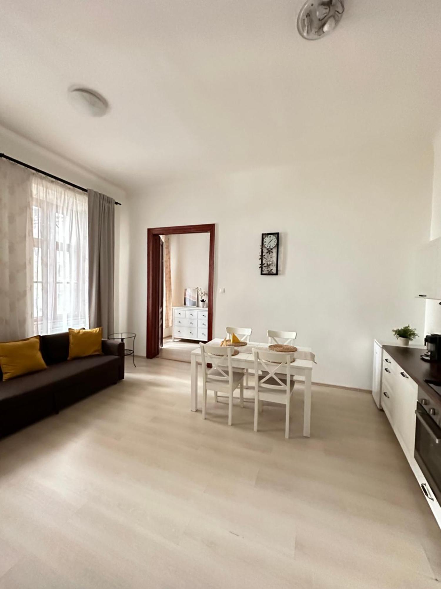 Apartment In Historical Part - Old Town Top Address براتسيلافا المظهر الخارجي الصورة